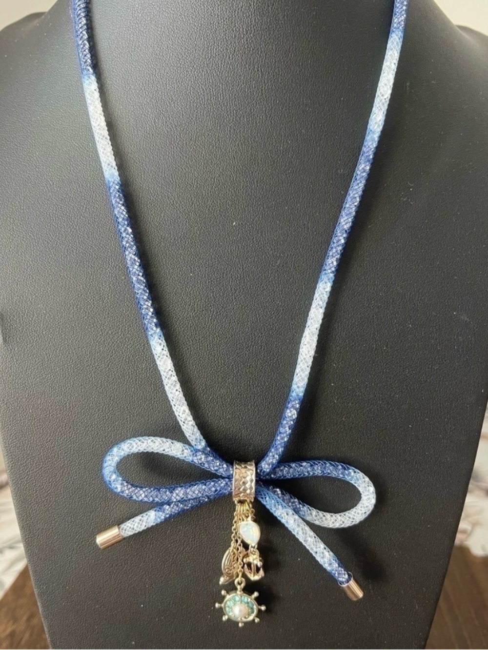 Betsey Johnson EUC  Anchors Away
Necklace